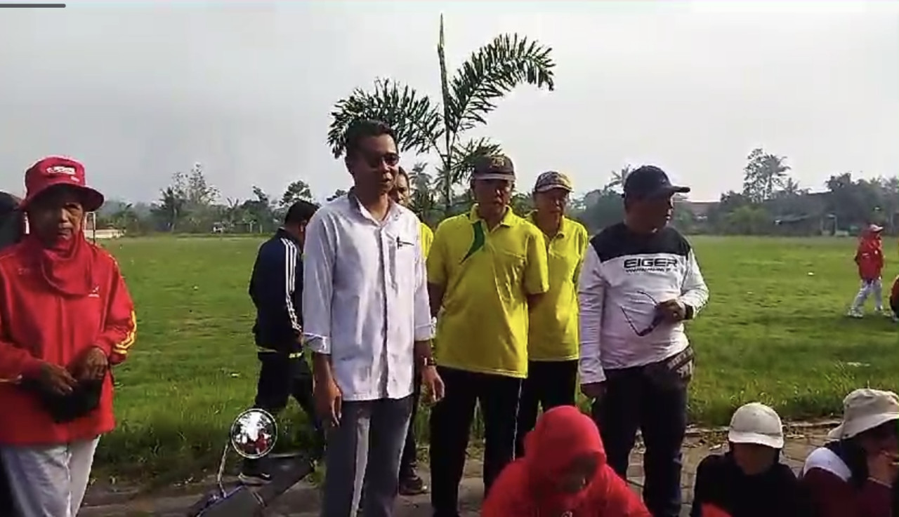Kegiatan senam emak-emak di Semboro dibubarkan kepala desa. (tangkapan layar)