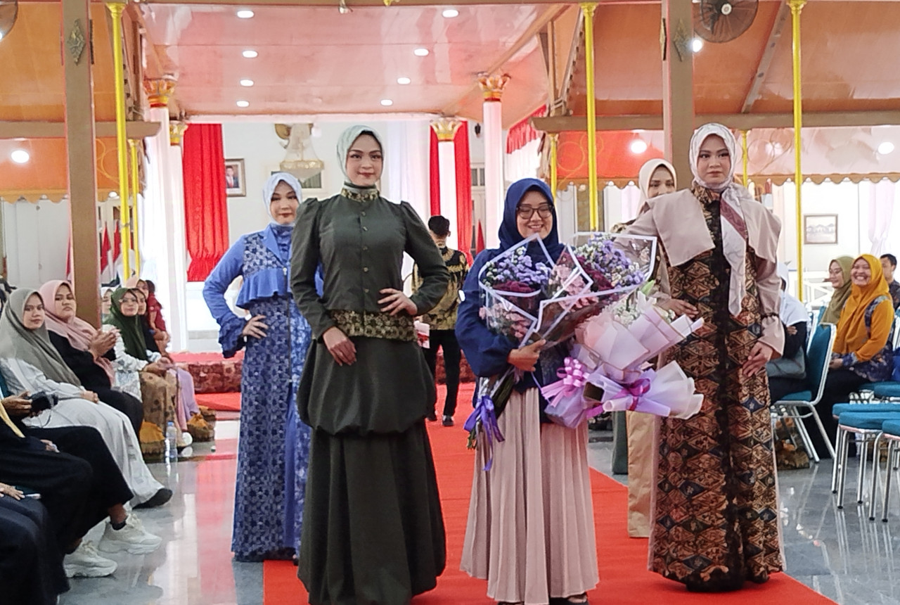 Desainer muda asal Bangkalan Ning FikyAisha. (Foto: Fathor Rahman/jatimnow.com)