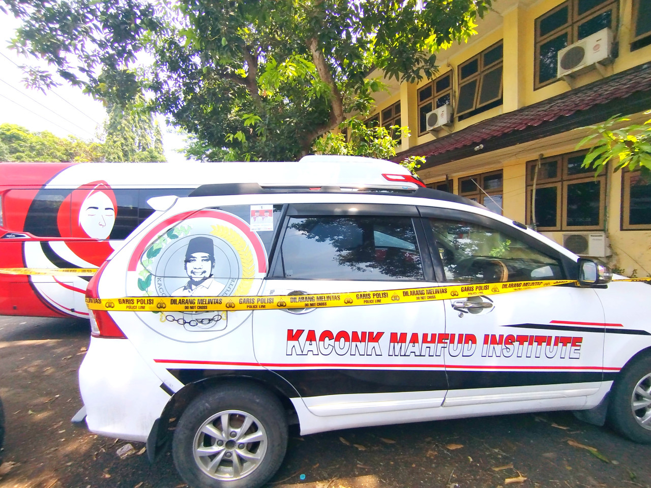 7 kendaraan dipasangi pembatas Police Line di Polres Bangkalan (foto: Fathor/jatimnow.com)