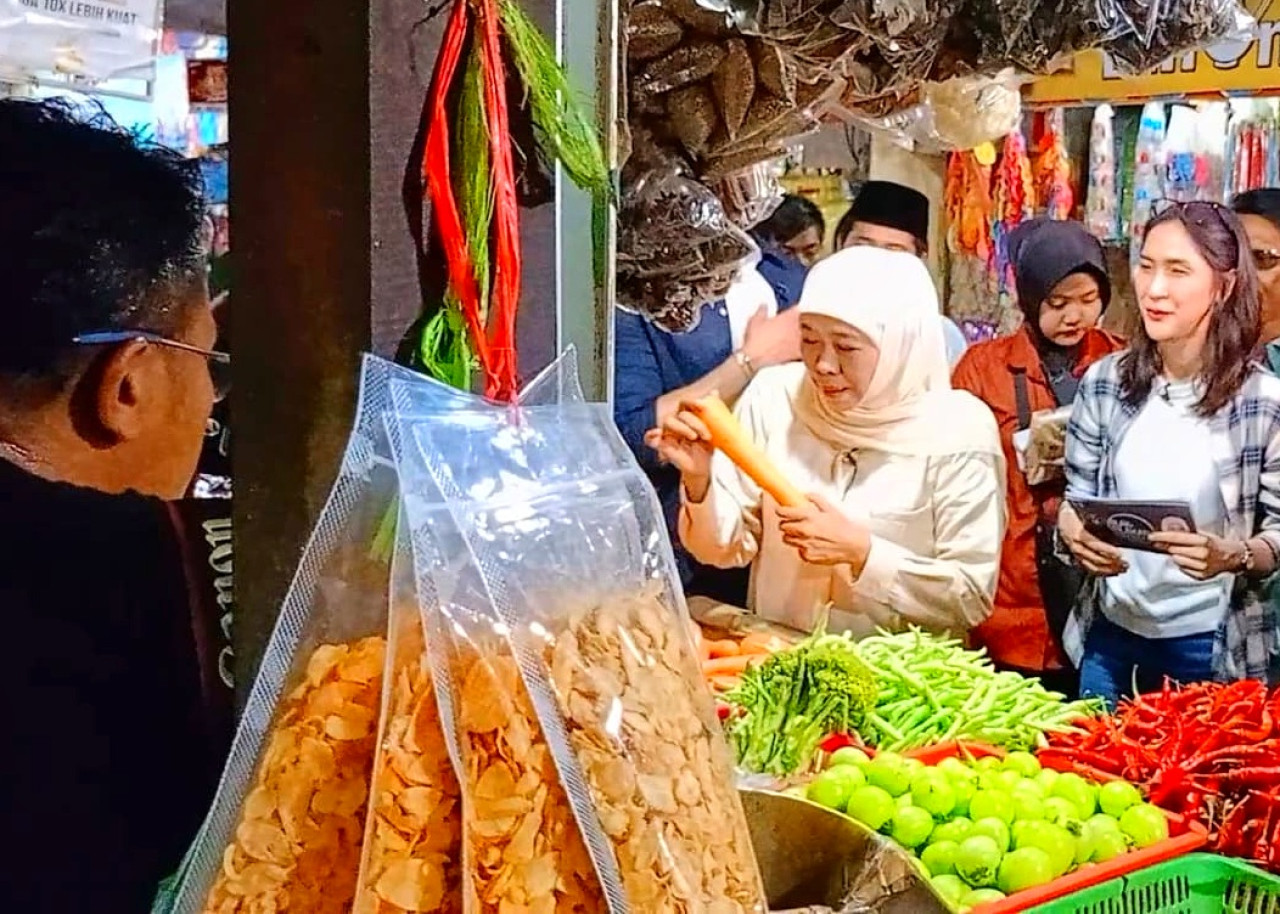 Kunjungan Calon Gubernur Jawa Timur, Khofifah Indar Parawansa di Pasar Larangan Sidoarjo. (Foto: Ahaddiini HM/jatimnow.com)