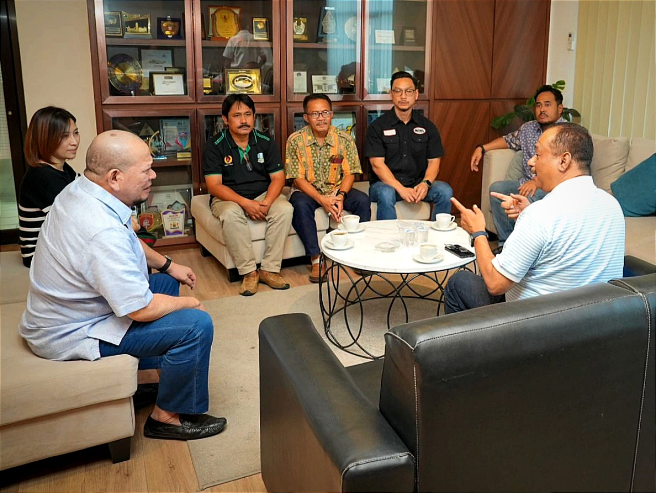 Reses Hari Pertama, La Nyallla Imbau KONI Jatim Segera Gelar Puslatda
