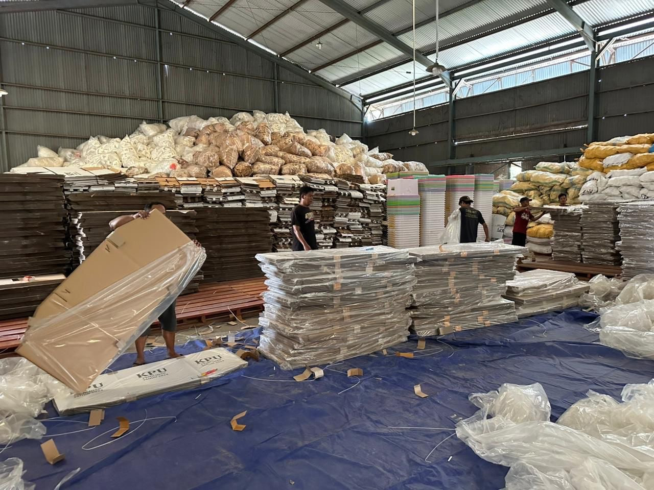 6.076 Bilik Suara Tiba di Gudang KPU Ponorogo, Wis Komplet