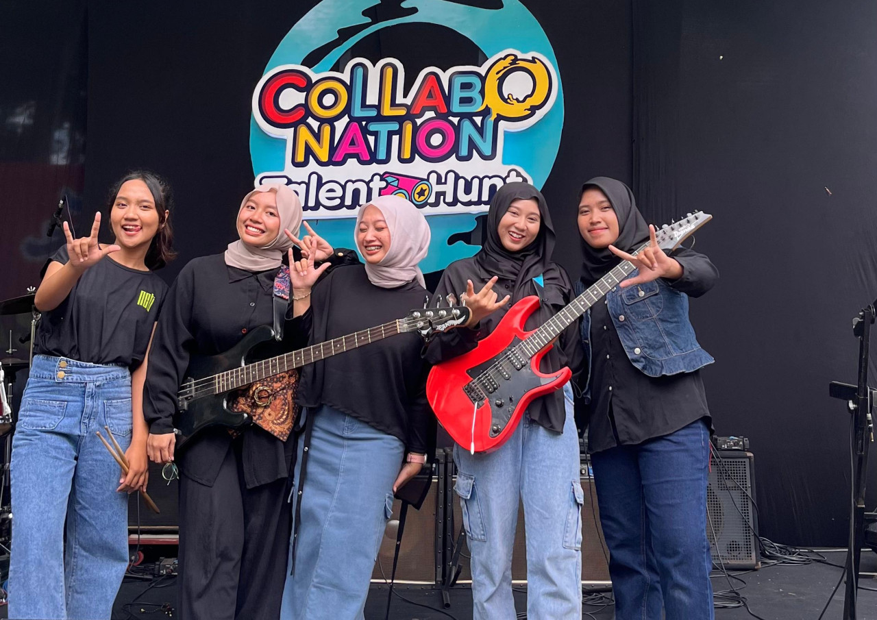 Mahasiswa Kebidanan Jember tampil di ajang pencarian musisi muda (Foto: Sugianto for jatimnow.com)