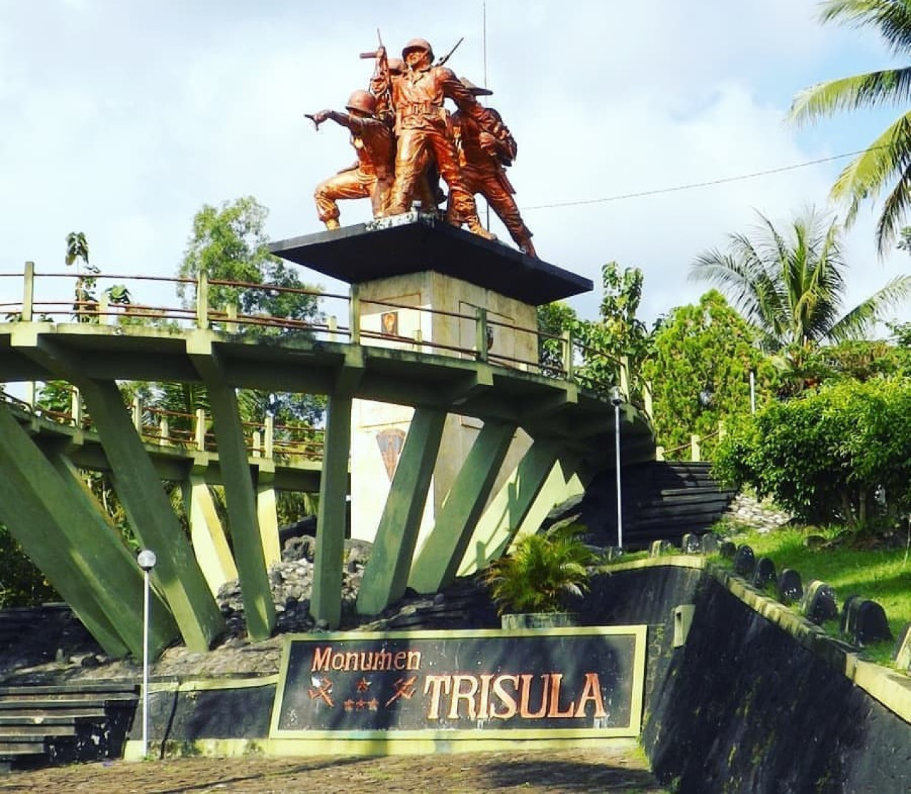 Monumen Trisula. (Foto: Instagram @wisatablitar.id for jatimnow.com)