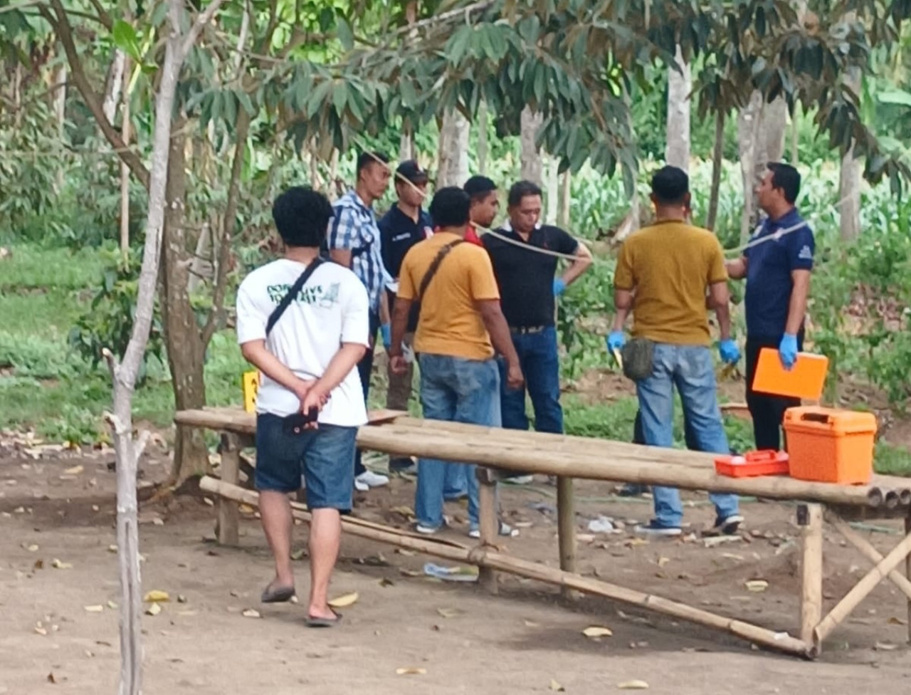 Polisi melakukan olah TKP. (Foto: Sugianto/jatimnow.com)