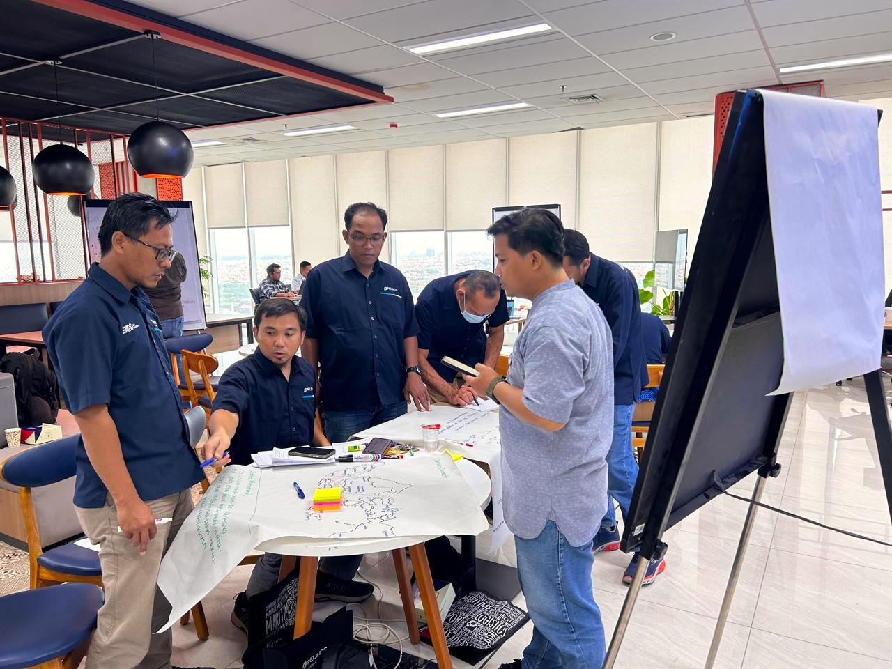 Pelatihan container untuk para pegawai Terminal Teluk Lamong. (Foto: Humas TTL for  jatimnow.com)