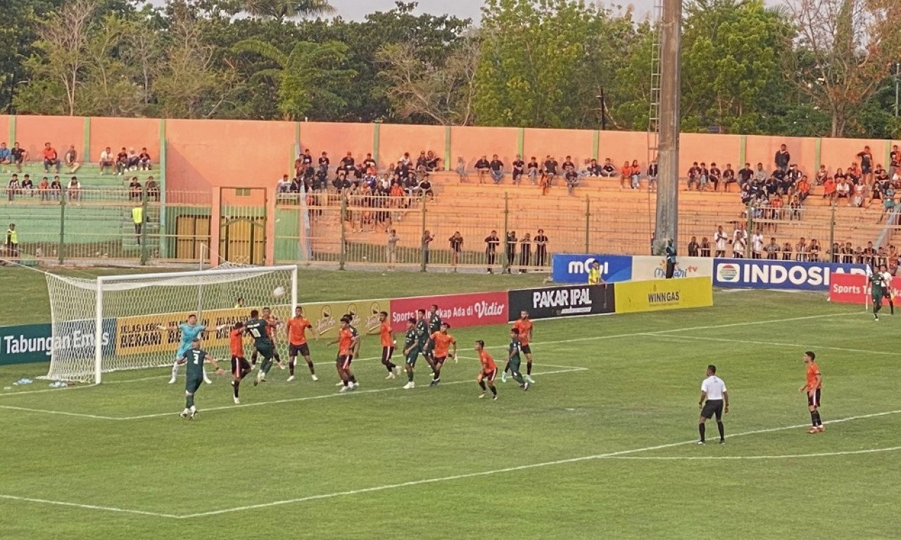 Pertandingan Persibo Bojonegoro vs Persipal Palu. (Foto: Misbahul Munir/jatimnow.com)