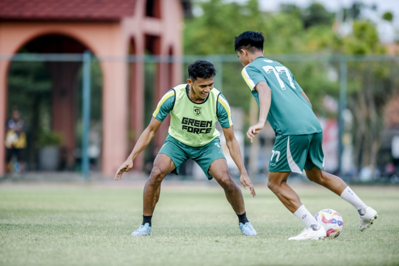 Sesi latian pemain Persebaya Surabaya. (Foto: PT LIB)
