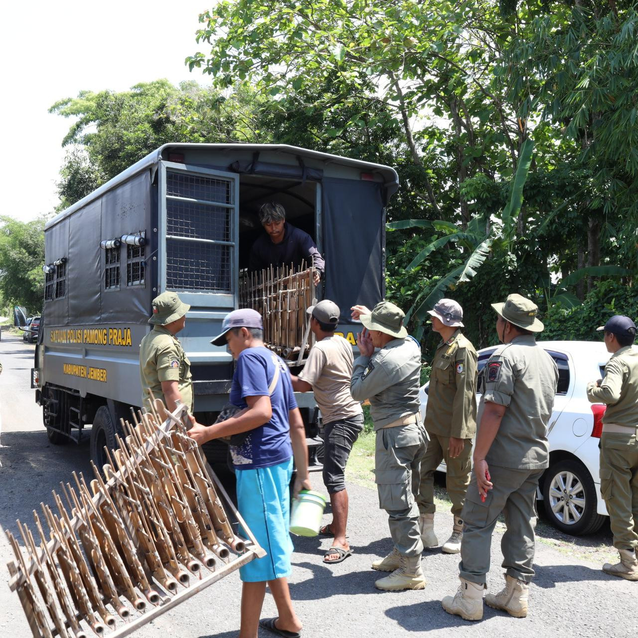 Sejumlah PMKS diamankan Satpol PP Jember (Foto: Kasatpol PP Jember for jatimnow.com)