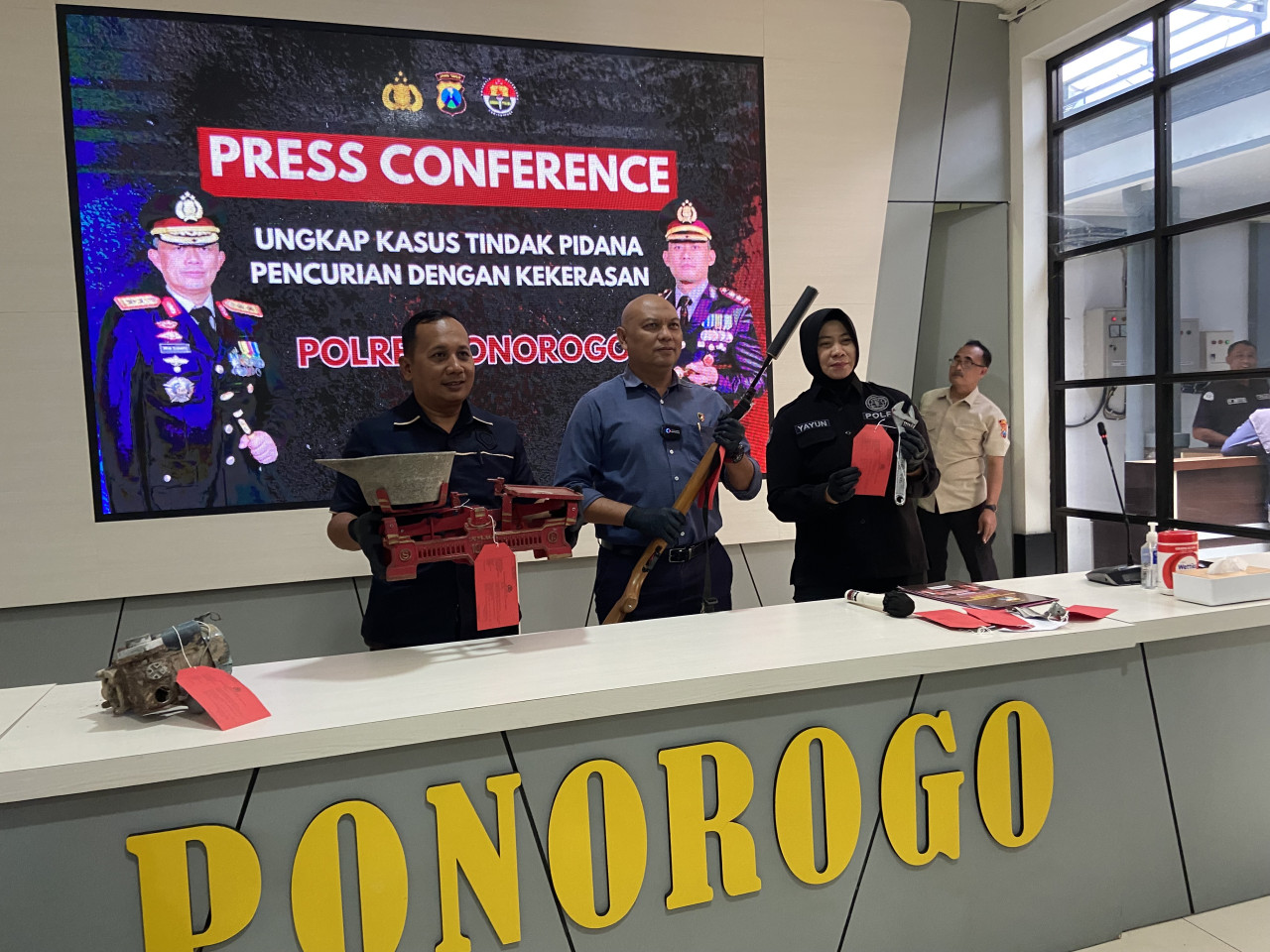 Panik Ditagih Utang Rp110 Ribu, Pria Ponorogo Curi Timbangan dan Senapan Angin