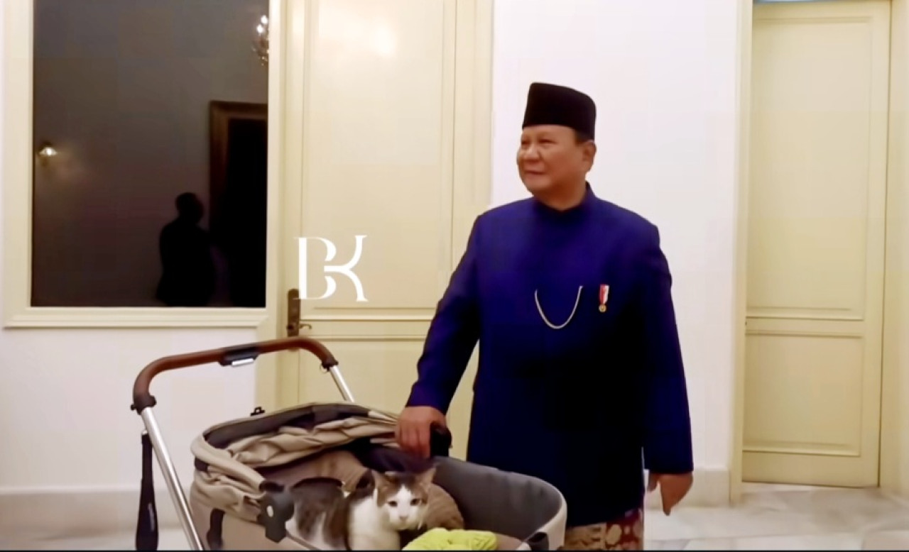 Prabowo saat bermain bersama Bobby di Istana (Tangkapan Layar @bobbykertanegara)