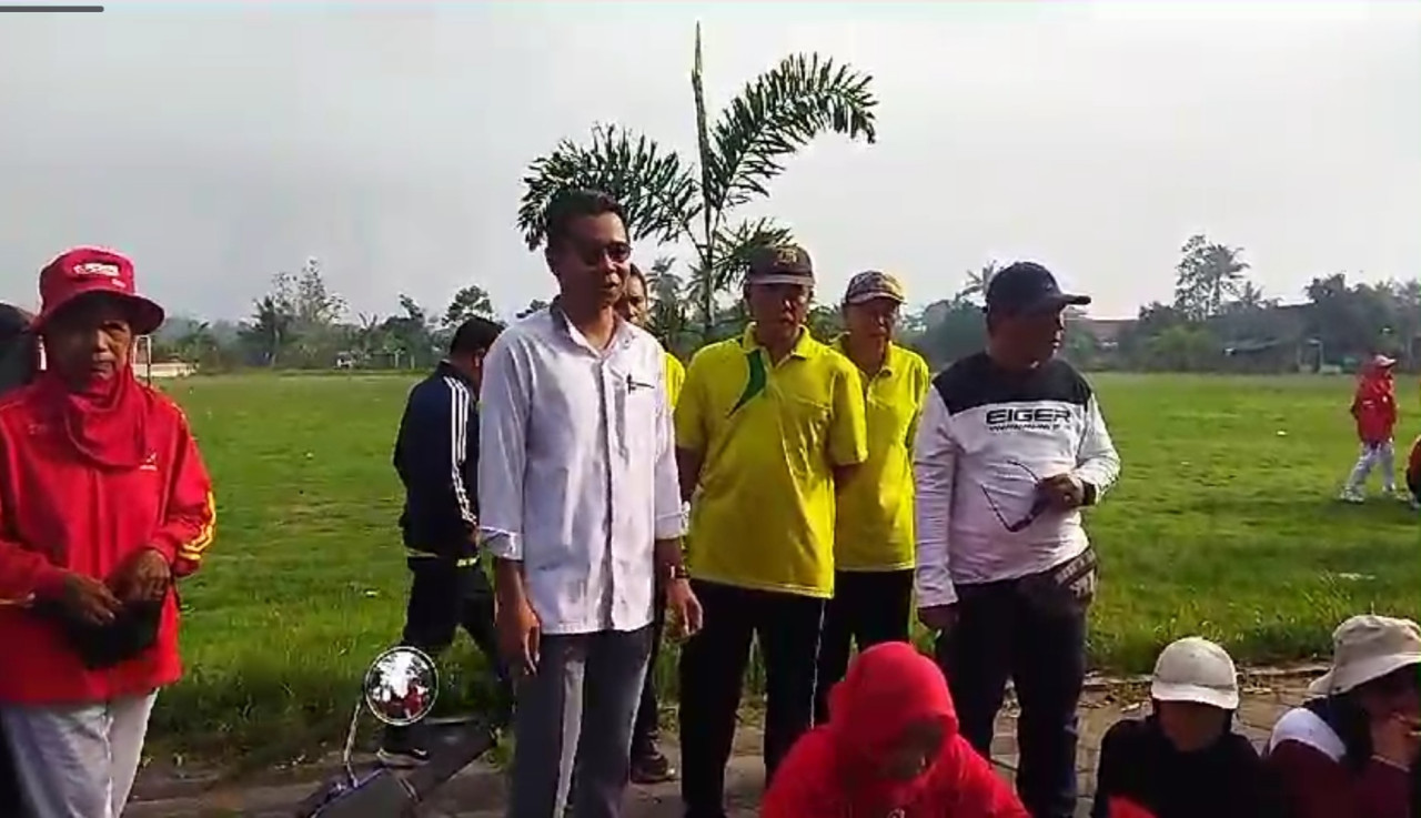 Senam emak-emak di Semboro dibubarkan kades (Foto: Tangkapan layar video amatir warga)