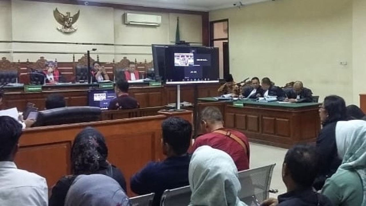 Suasana sidang eks Bupati Sidoarjo, Gus Muhdlor dalam dugaan kasus korupsi pemotongan dana insentif ASN BPPD Sidoarjo. (Foto: Ahaddiini HM/jatimnow.com).