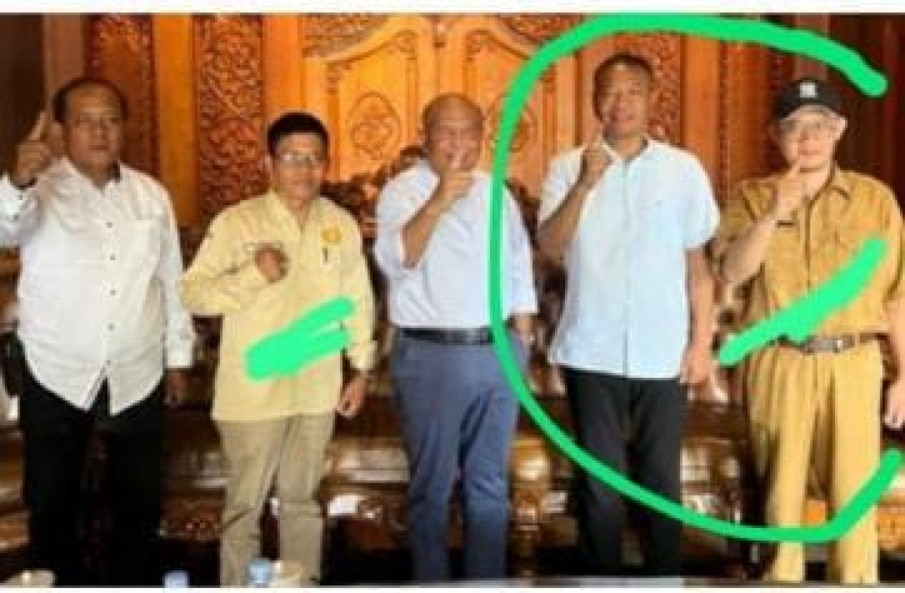 ASN Dinas Pertanian Tulungagung Berfoto dengan Cabup, Gak Bahaya Ta?