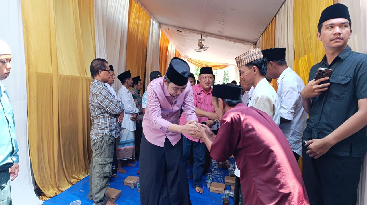 Gus Fawait saat bersilaturahmi dengan guru ngaji yang tergabung dalam PPAI Jember. (Foto: tim media Fawait - Djos)