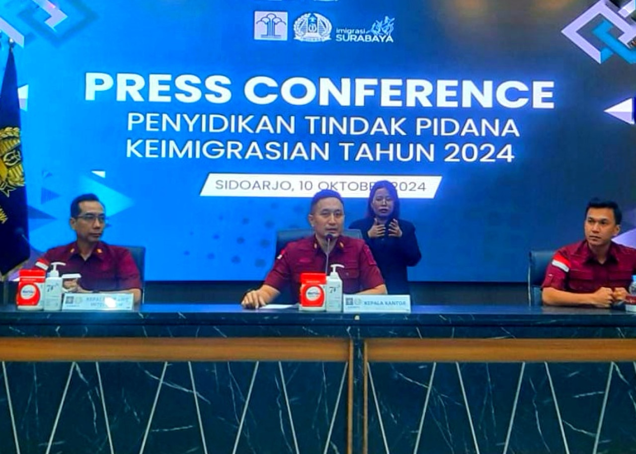 Rilis di Kantor Imigrasi Kelas I Khusus TPI Surabaya di Juanda Sidoarjo. (Foto: Ahaddiini HM/jatimnow.com)