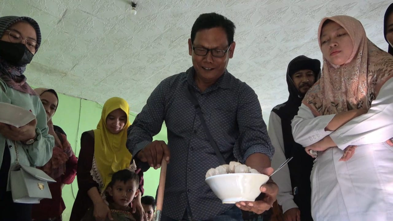 Menikmati Bakso Kapok di Lamongan, Rp15 Ribu Ambil Sepuasnya