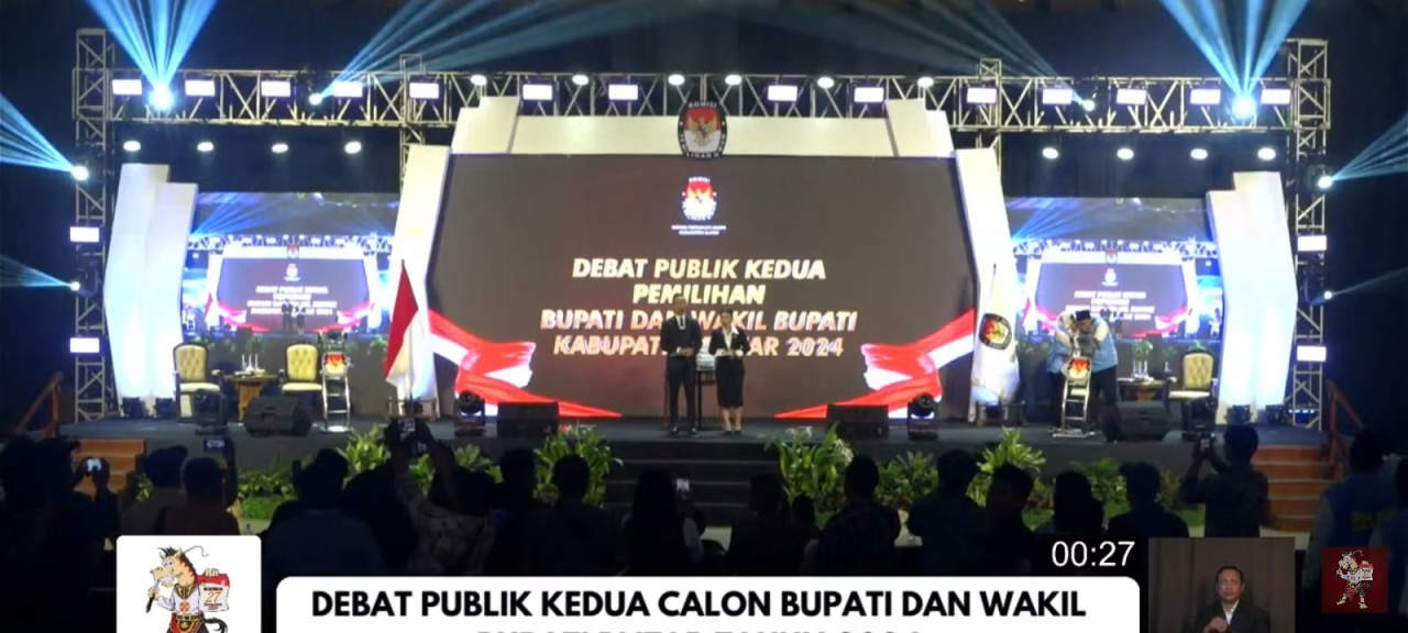 Pelaksanaan cebat publik kedua Pilbup Blitar yang berakhir ricuh. (tangkapan layar KPU Blitar)