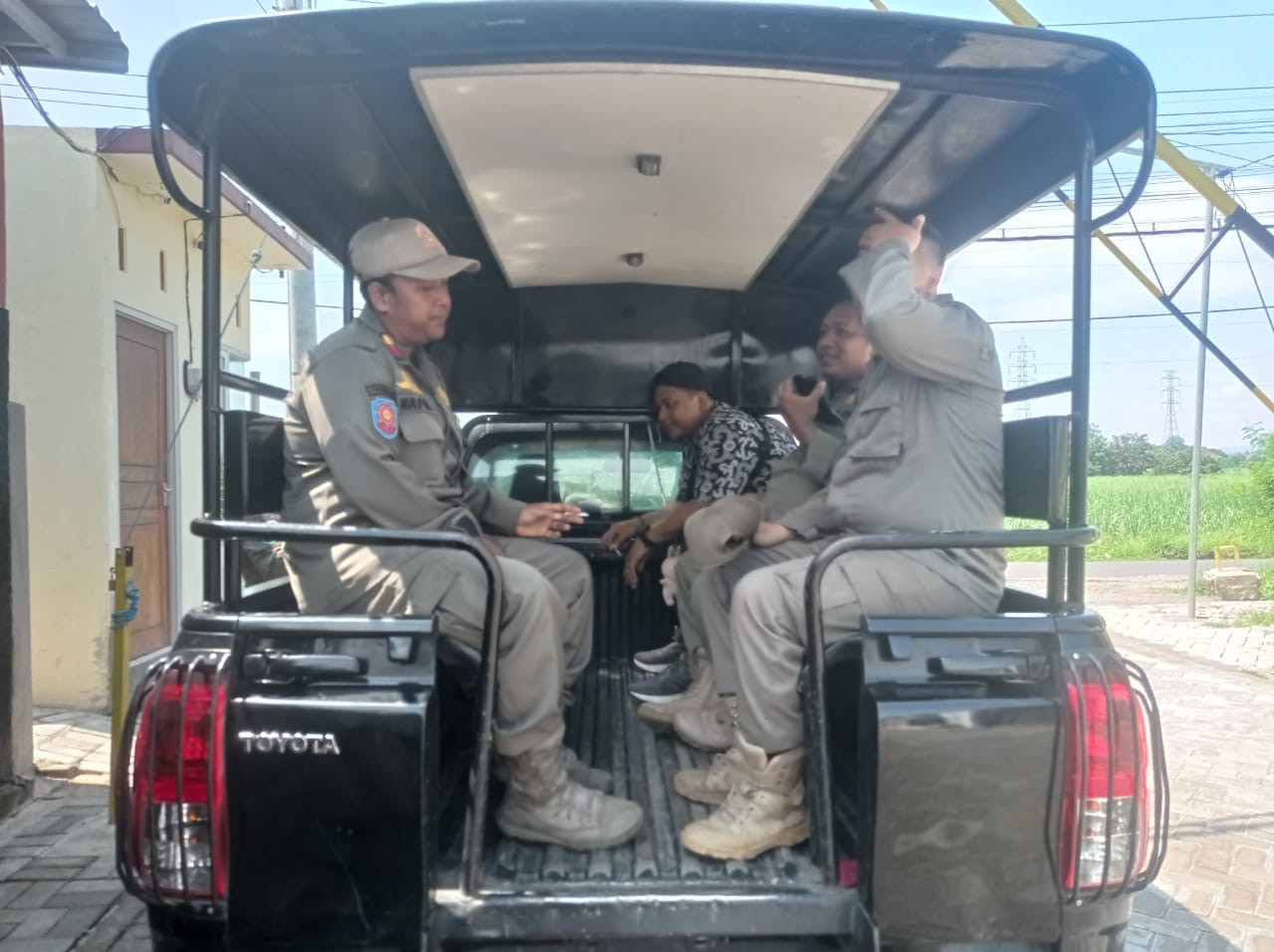 Pemotor arogan diangkut Satpol PP. (Foto: Satpol PP/jatimnow.com)