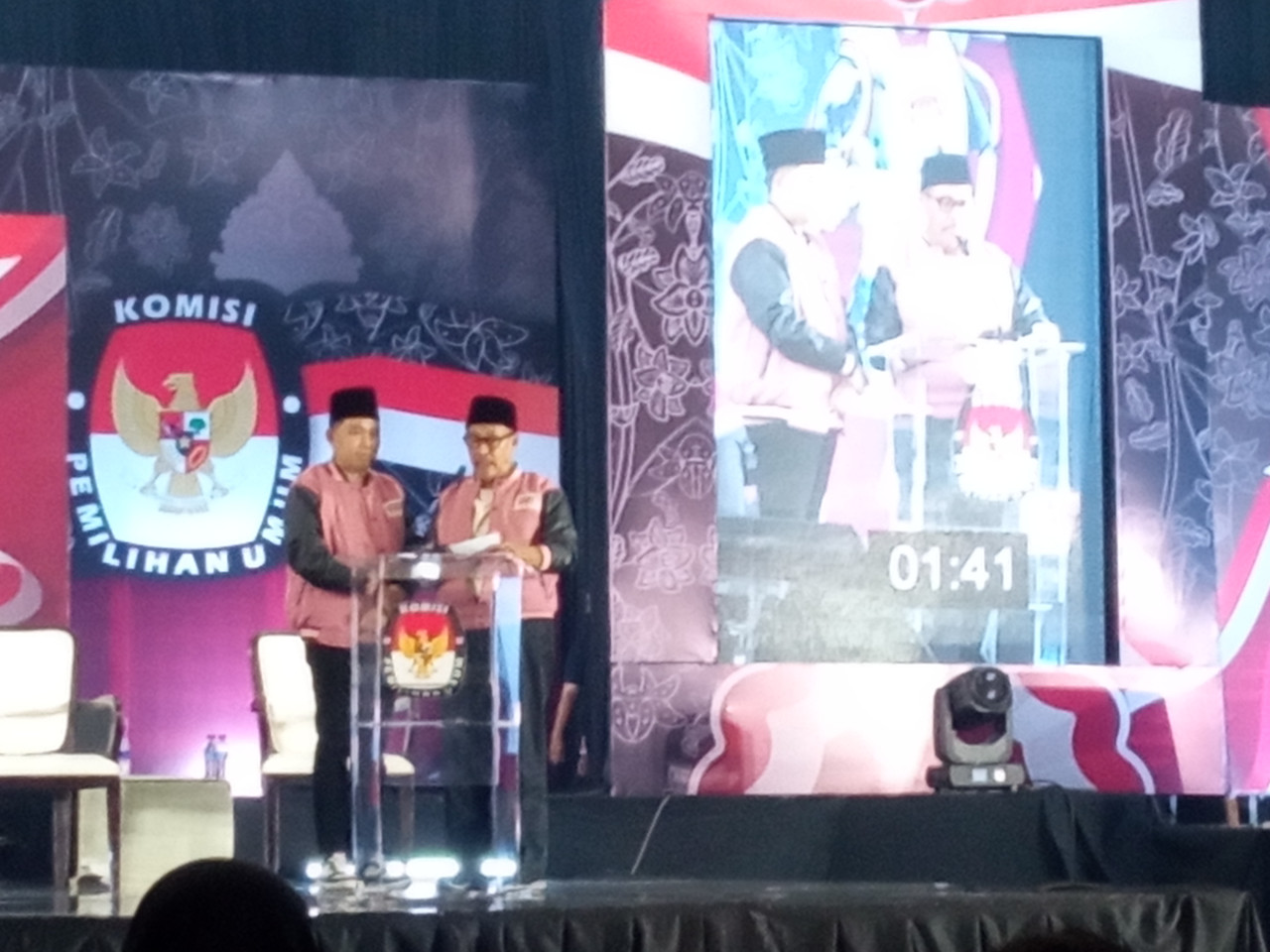 Gus Fawait - Djoko Susanto saat mengikuti debat kedua (Foto: Sugianto/jatimnow.com)