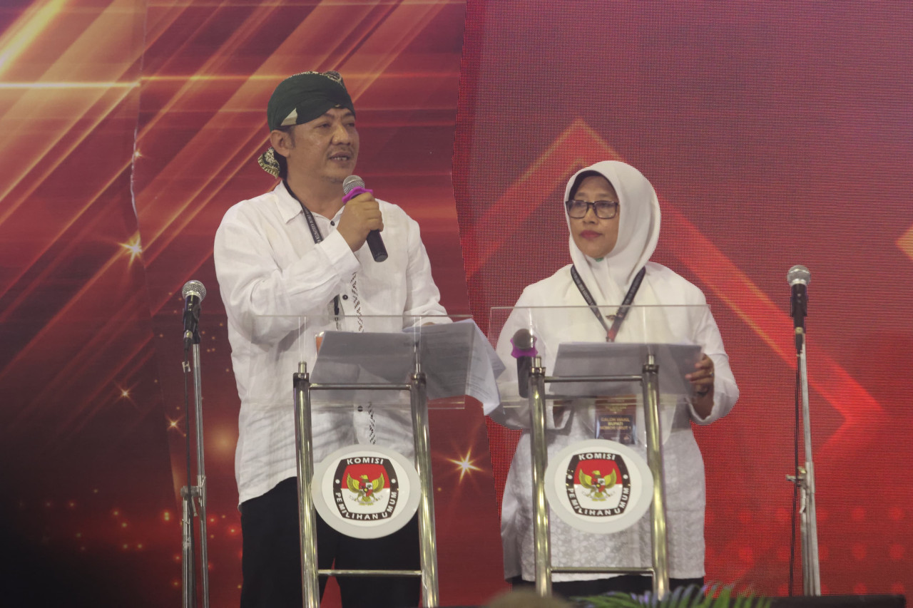 Deny - Mudawamah dalam debat publik terakhir Pilbup Kediri. (Foto: Bima/jatimnow.com)