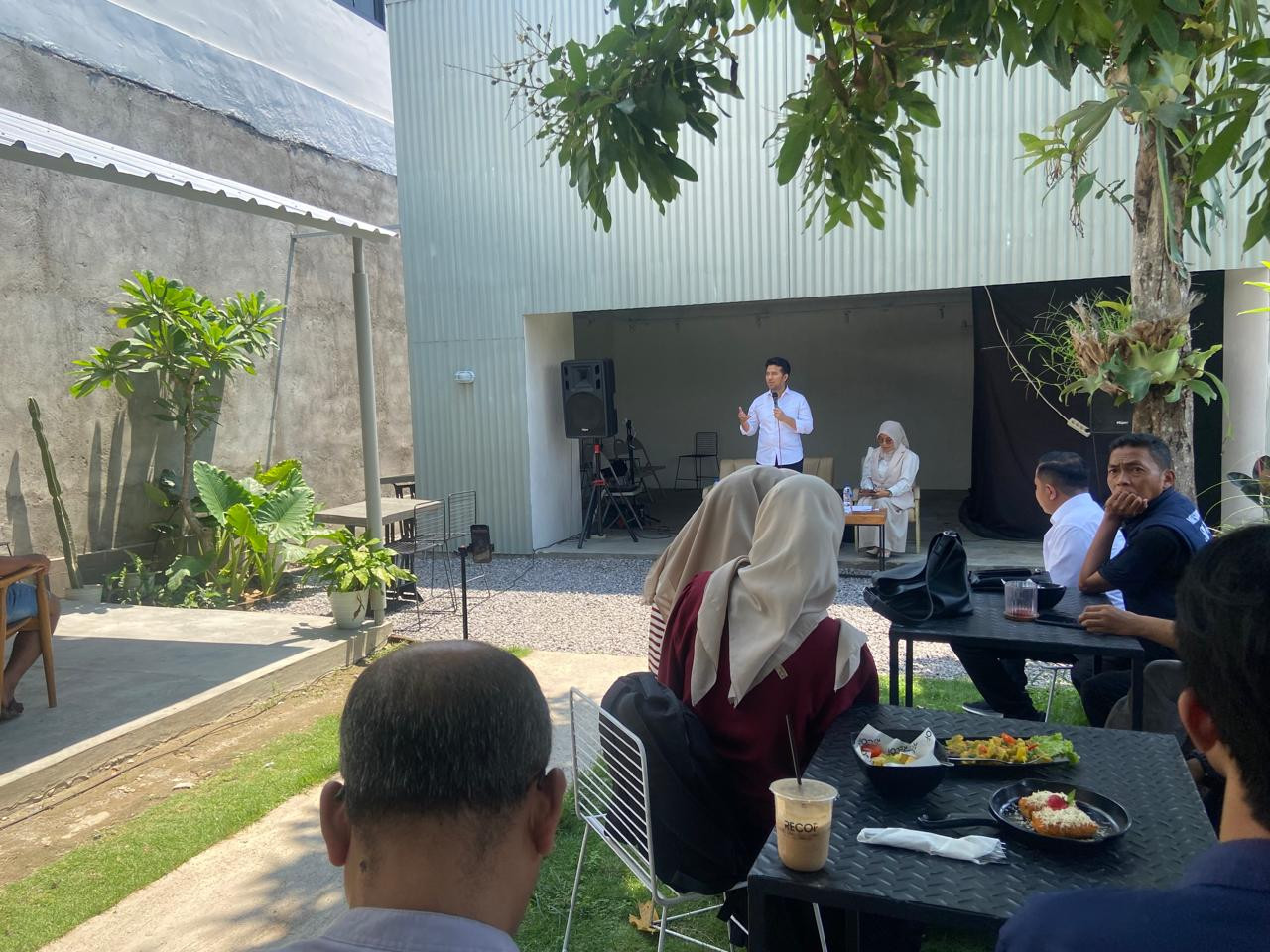 Emil Dardak saat bertemu Gen Z di Ponorogo. (Foto: Ahmad Fauzi/jatimnow.com)