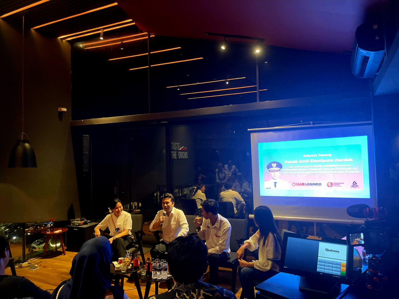 Emil Dardak bersama IEC, dan Klub Logindo (foto: Ramadan for jatimnow.com)