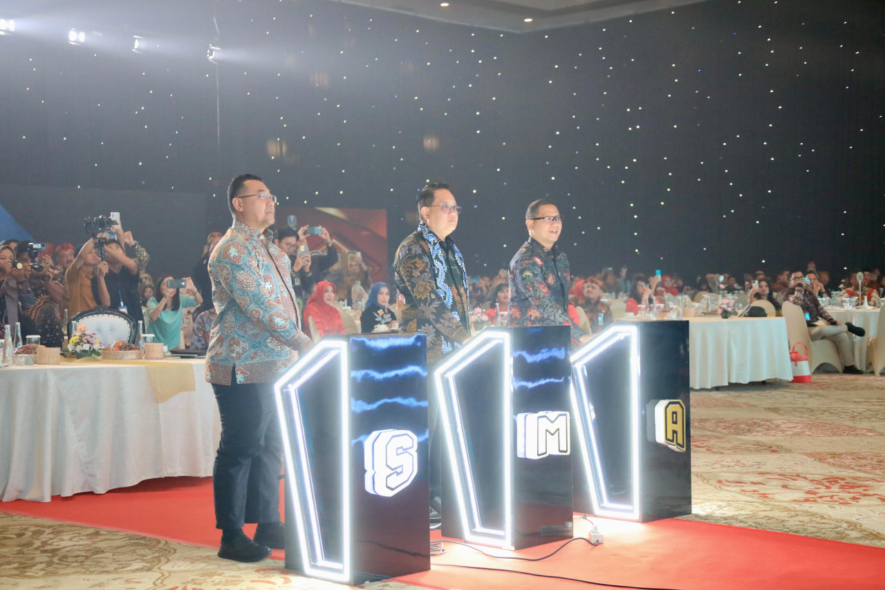 Pj Gubernur Jatim Adhy Karyono (tengah) (foto: Humas Pemprov Jatim for jatimnow.com)