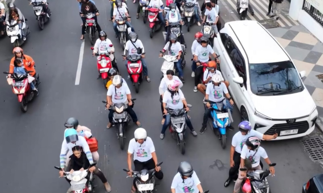 Relawan Cantiq Surabaya konvoi di Surabaya (foto: Ni'am Kurniawan/jatimnow.com)