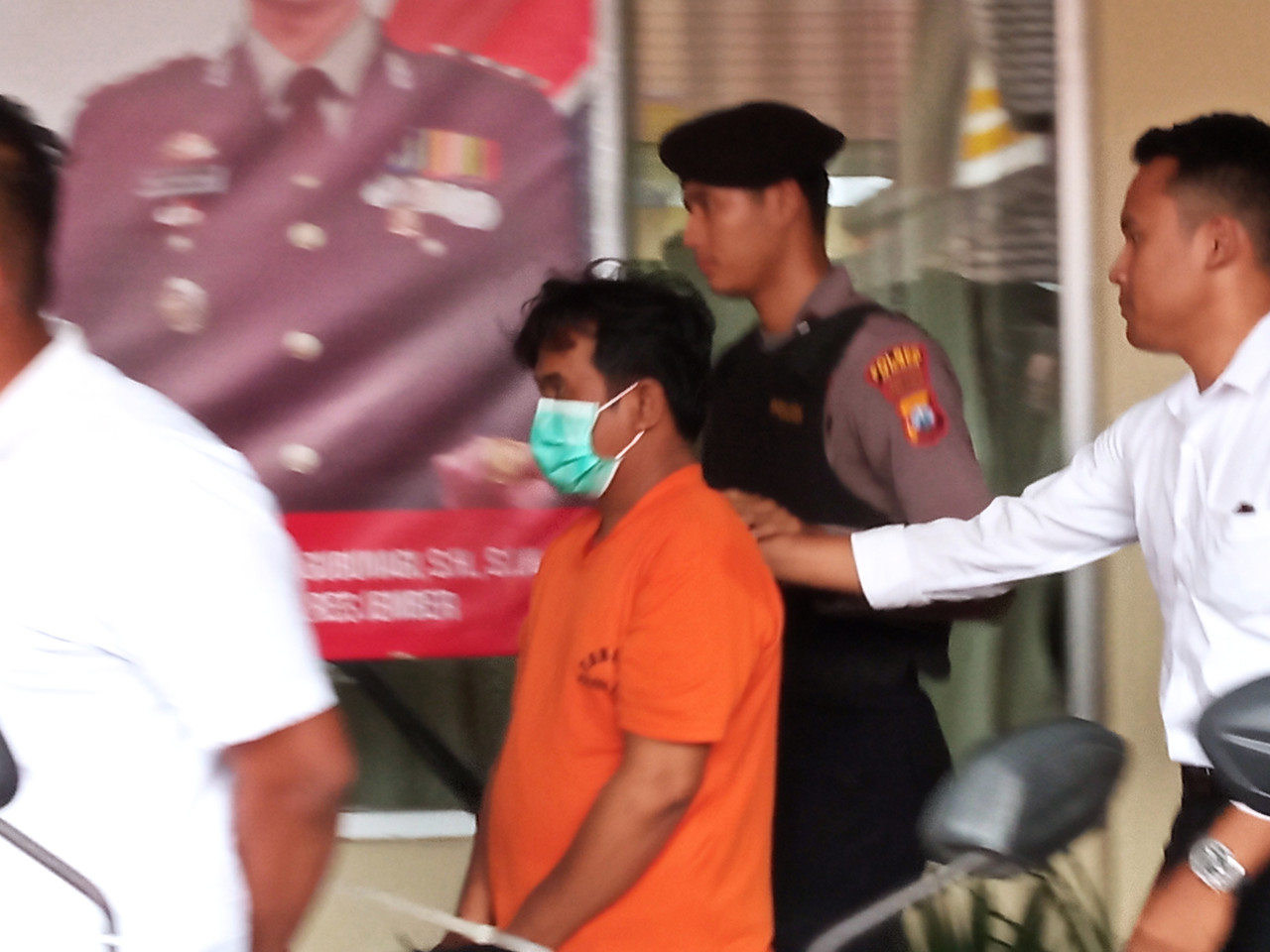 Polisi Beber Fakta Anak Bunuh Bapak di Jember, Sempat Kabur Temui Kiai