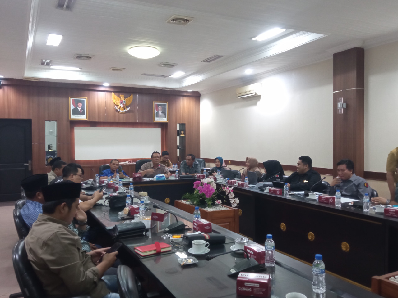 Pansus Pilkada DPRD Jember gelar rapat dengar pendapat dengan Bawaslu dan KPU. (Foto: Sugianto/jatimnow.com)