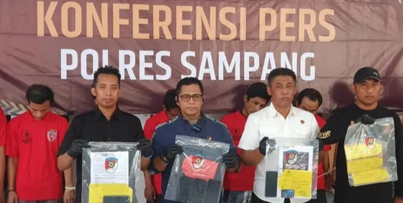 Para tersangka saat pres rilil di Polres Sampang. (Foto: Humas Polres Sampang)