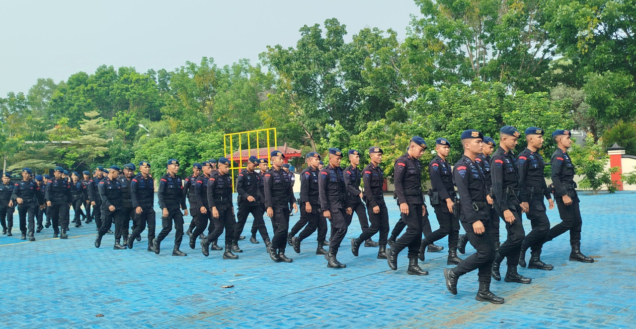 Pergeseran pasukan pengamanan Pilkada Bangkalan. (Foto: Fathor Rahman/jatimnow.com)