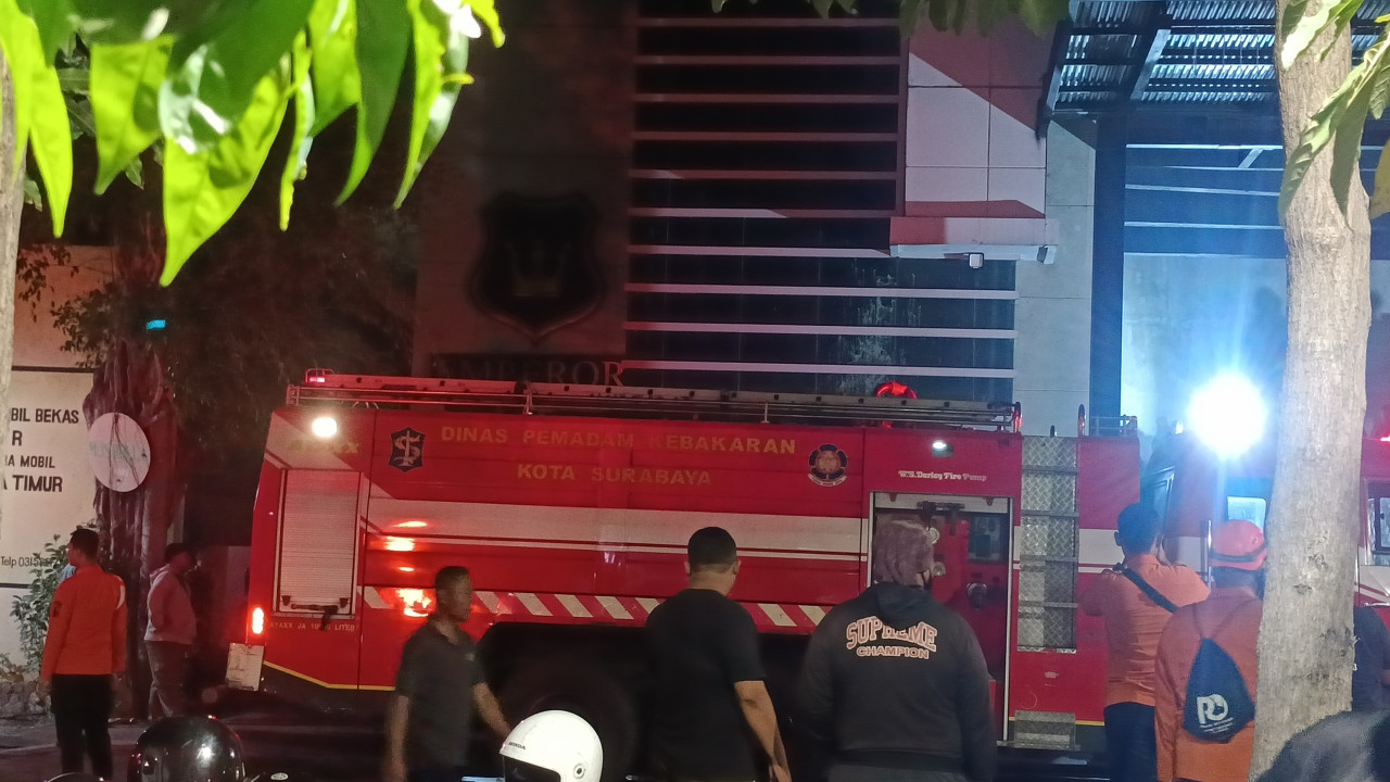 Kebakaran Emperor SPA Surabaya, Karyawan Cantik Sesak Nafas