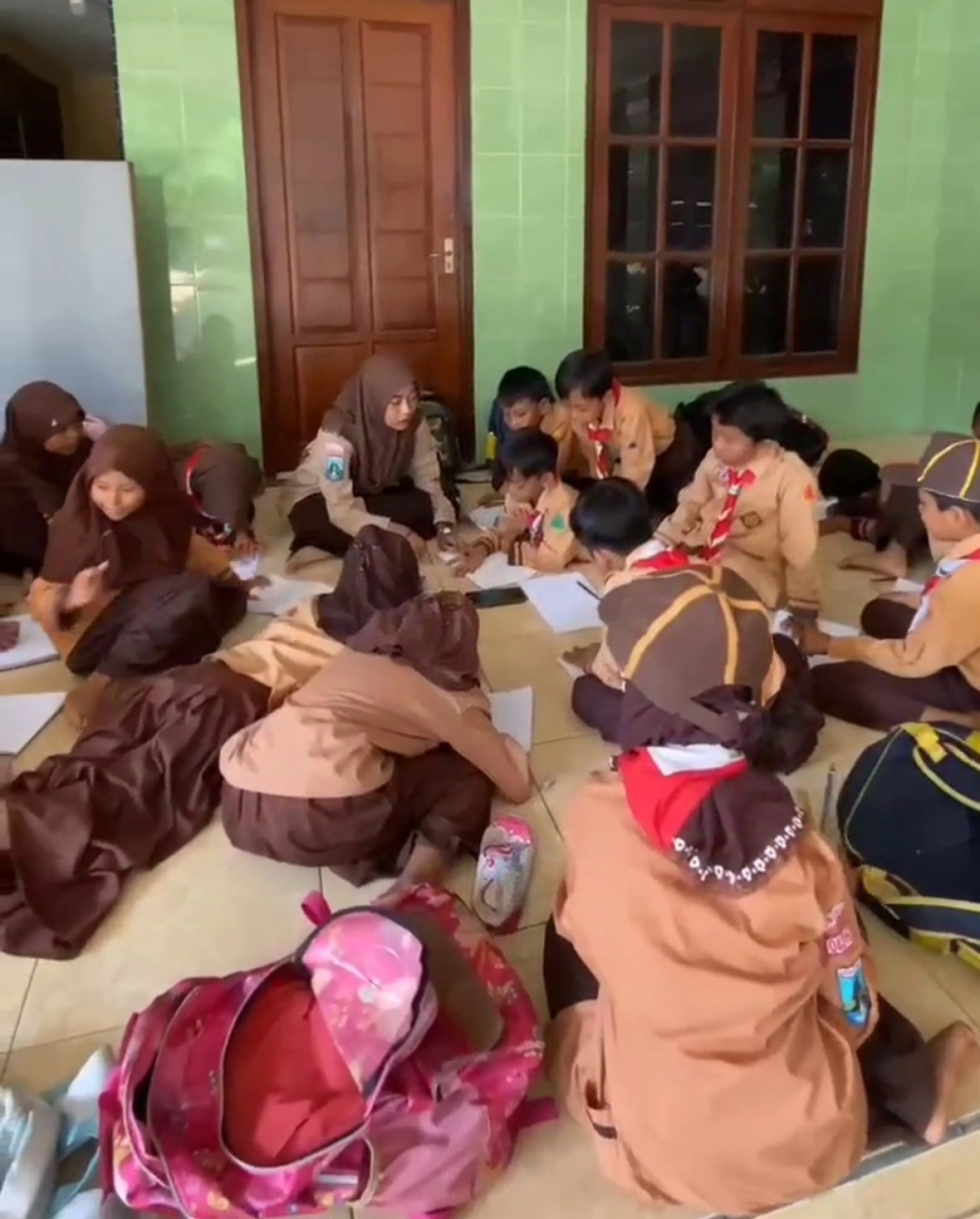 SDN Buddan 2 Bangkalan Disegel, Siswa Akan Belajar di Rumah Warga