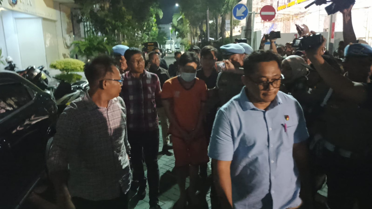 Ivan Sugiamto mengenakan baju tahanan (foto: Ni'am Kurniawan/jatimnow.com)