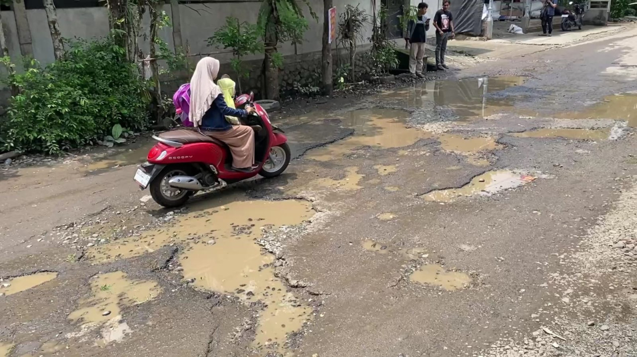 Akses jalan warga Desa Senden, Kampak Trenggalek yang rusak. (Foto: Bramanta Pamungkas/jatimnow.com)