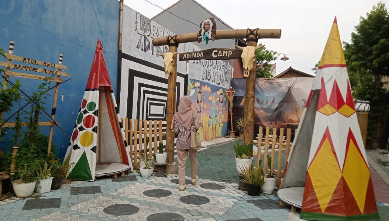ampung Adinda (Apache Indian-Dayak) yang terletak di RT 03 Banjarsugihan, Surabaya. (Foto: Aulia/jatimnow.com)