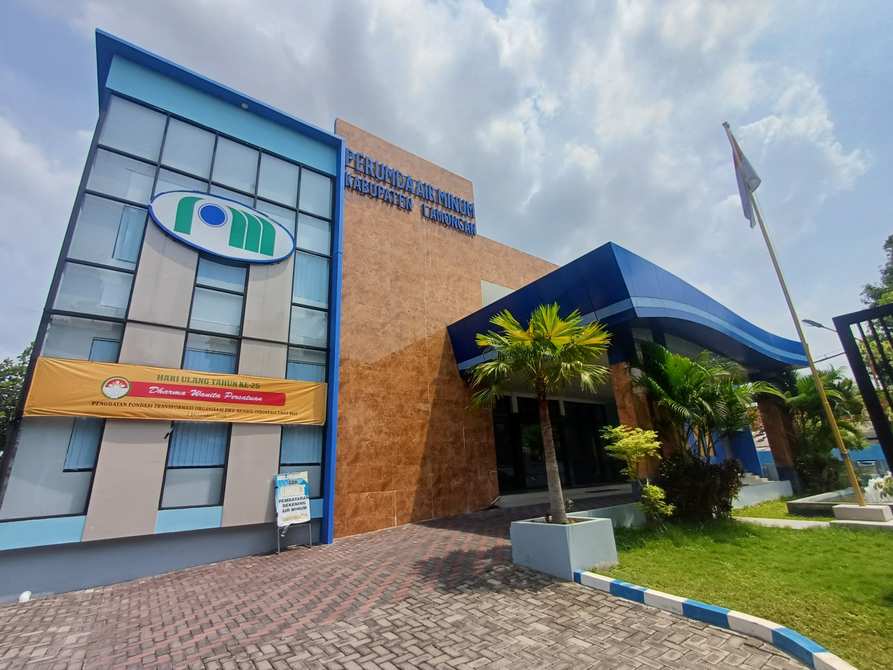 Kantor PDAM Lamongan. (Foto : Adyad Ammy Iffansah/jatimnow.com)