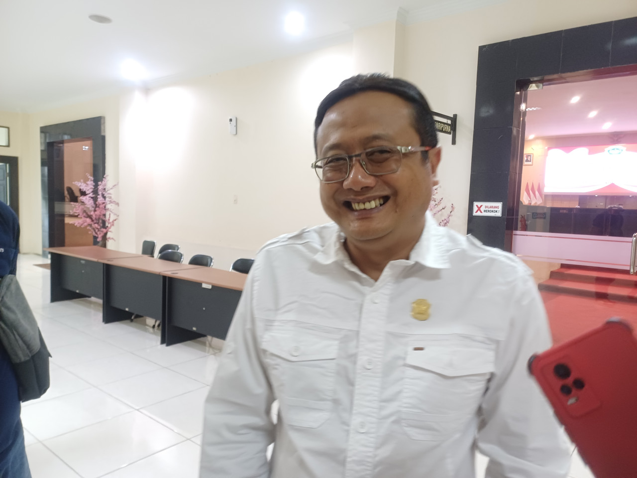 Ketua DPRD Lamongan, Muhammad Freddy saat memberikan kabar terkait kelanjutan program makan bergizi gratis. (Foto : Adyad Ammy Iffansah/jatimnow.com)