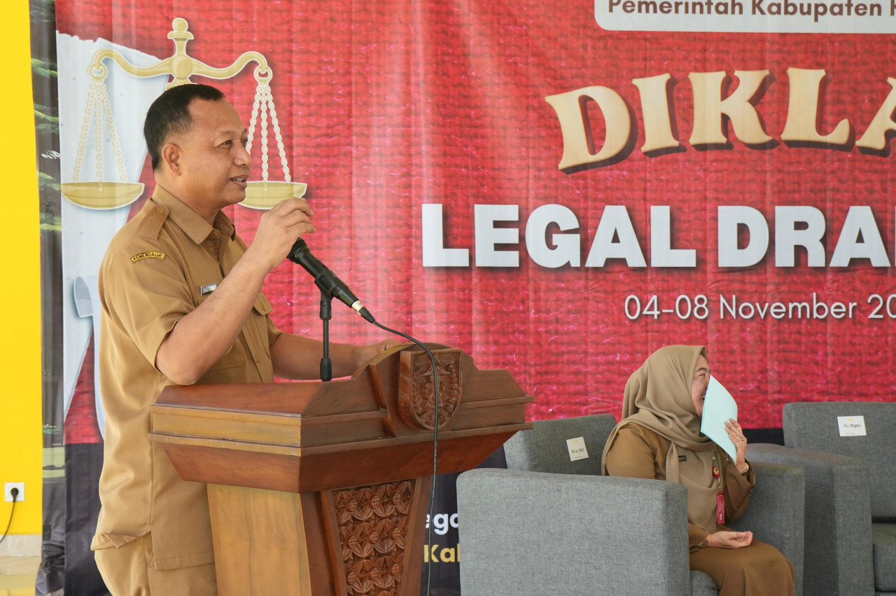 Pjs Bupati Heru saat membuka pendidikan dan pelatihan legal draftinf. (Foto: Pemkab Kediri/jatimnow.com)