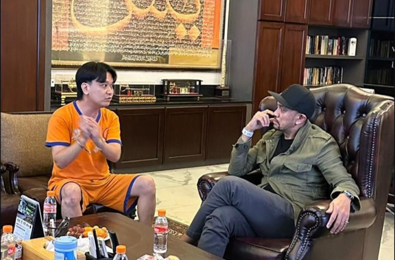 Momen Ahmad Sahroni saat mengunjungi Ivan Sugianto di Mapolrestabes Surabaya (Foto : IG @ahmadsahroni88)