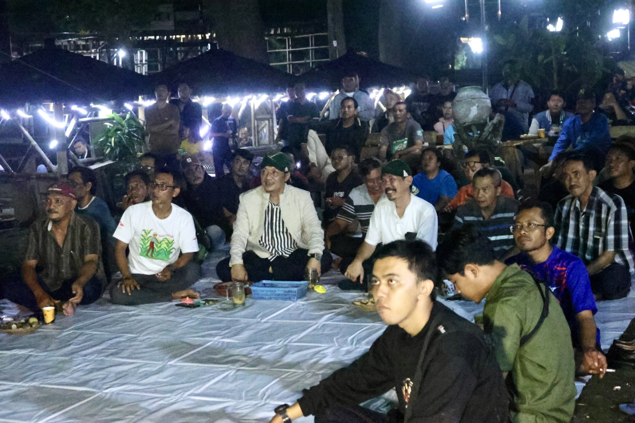 Deny nobar di Sumber Paron Kediri. (Foto: Anis/jatimnow.com)