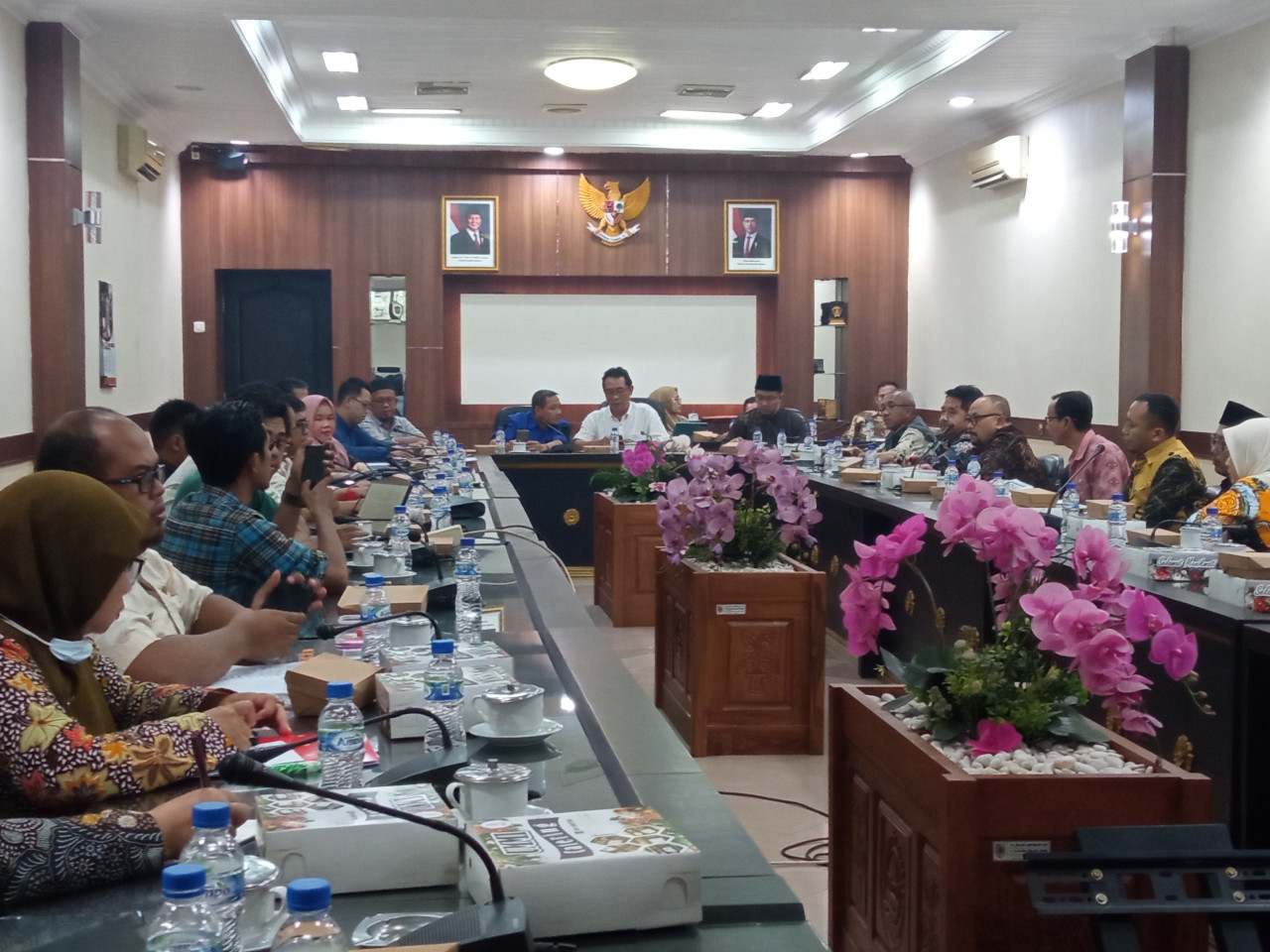Pansus Pilkada DPRD Jember minta klarifikasi guru diduga terlibat mengarahkan dukungan ke paslon. (Foto: Sugianto/jatimnow.com)