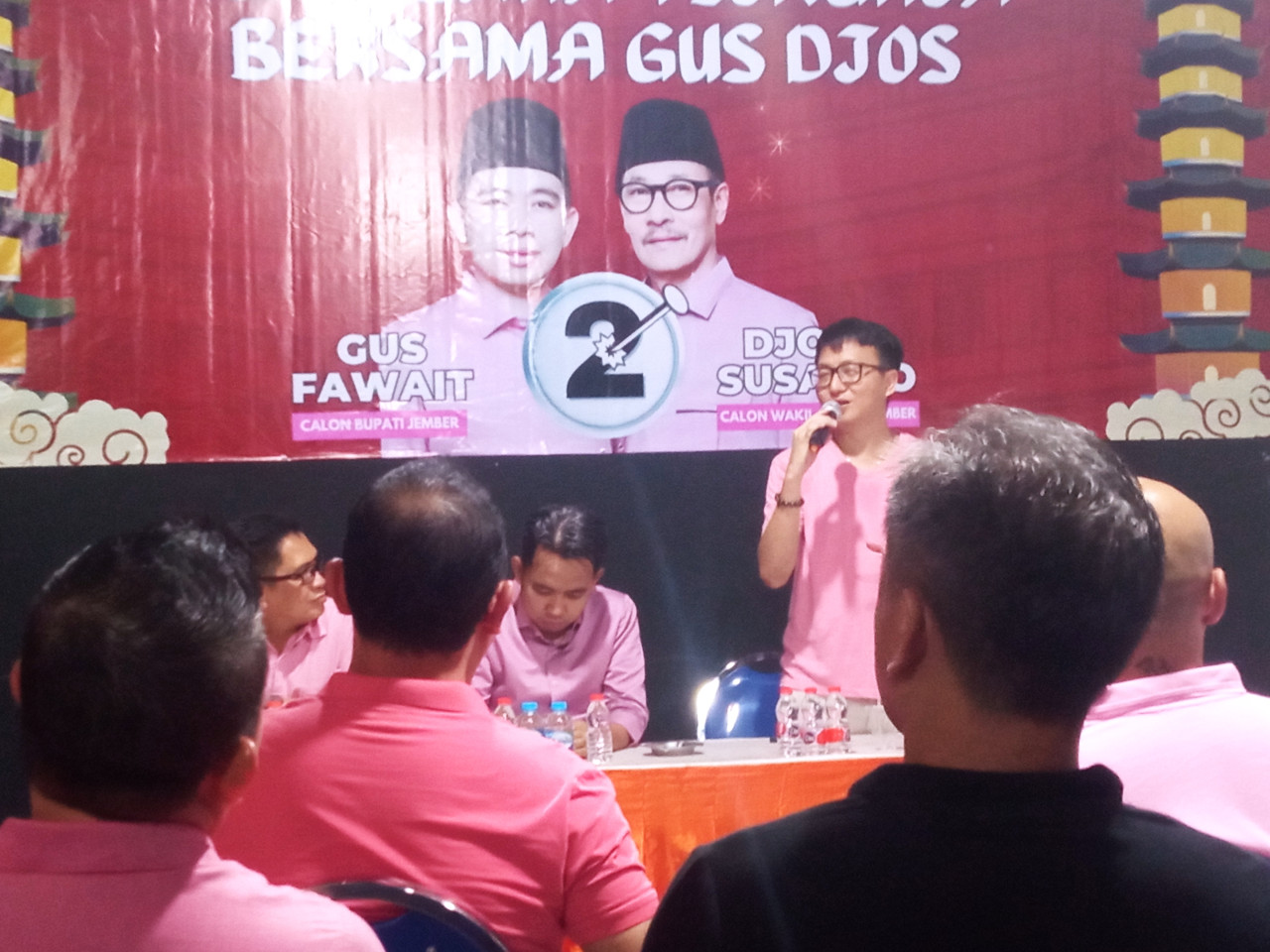 Para pengusaha Tionghoa di Jember berdiskusi dengan Cabup Gus Fawait (Foto: Sugianto/jatimnow.com)