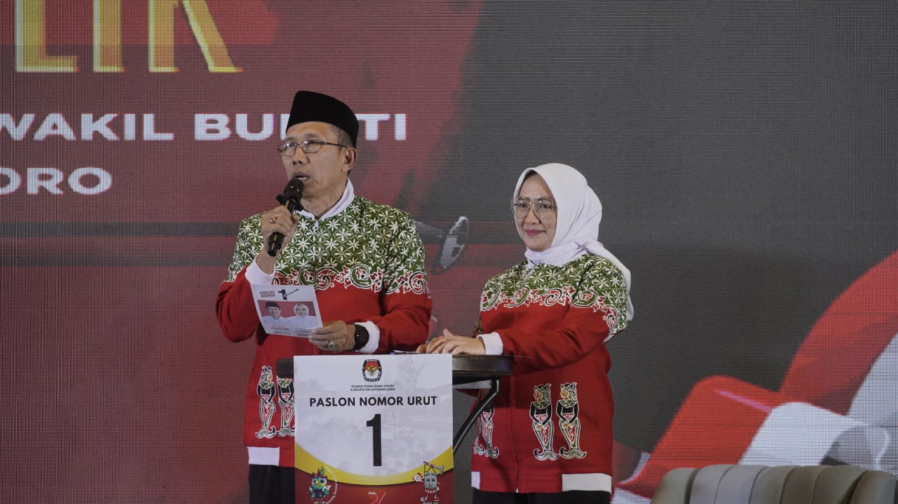 Pasangan Teguh Haryono - Farida Hidayati dalam debat publik Pilkada Bojonegoro. (Foto: Rizki for jatimnow.com)