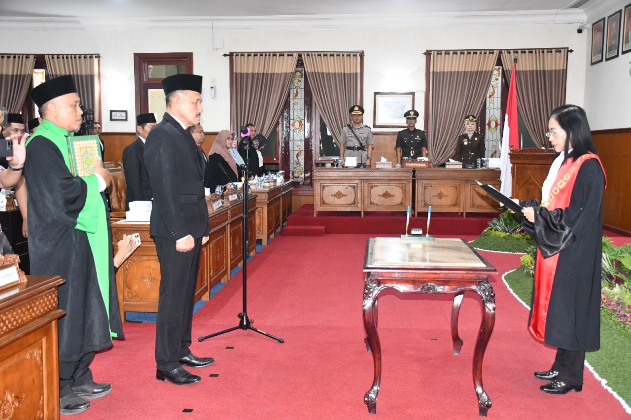 Prosesi pelantikan dan pengambilan sumpah janji Ketua DPRD Tulungagung. (Foto: Dok DPRD Tulungagung for jatimnow.com)