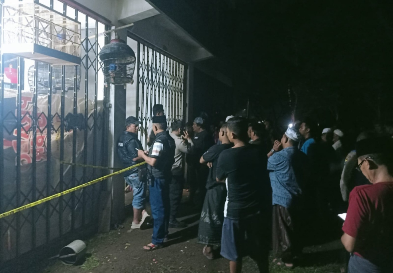 Situasi sesudah kejadian pembacokan anak kepada ayahnya (Foto: Nanang for jatimnow.com)