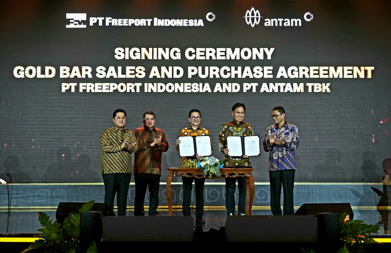 Penandatanganan perjanjian jual beli emas antara PT Freeport Indonesia (PTFI) dengan PT Aneka Tambang Tbk (Antam) disaksikan langsung oleh Menteri BUMN Erick Thohir di Jakarta. (Foto: PT Freeport Indonesia)