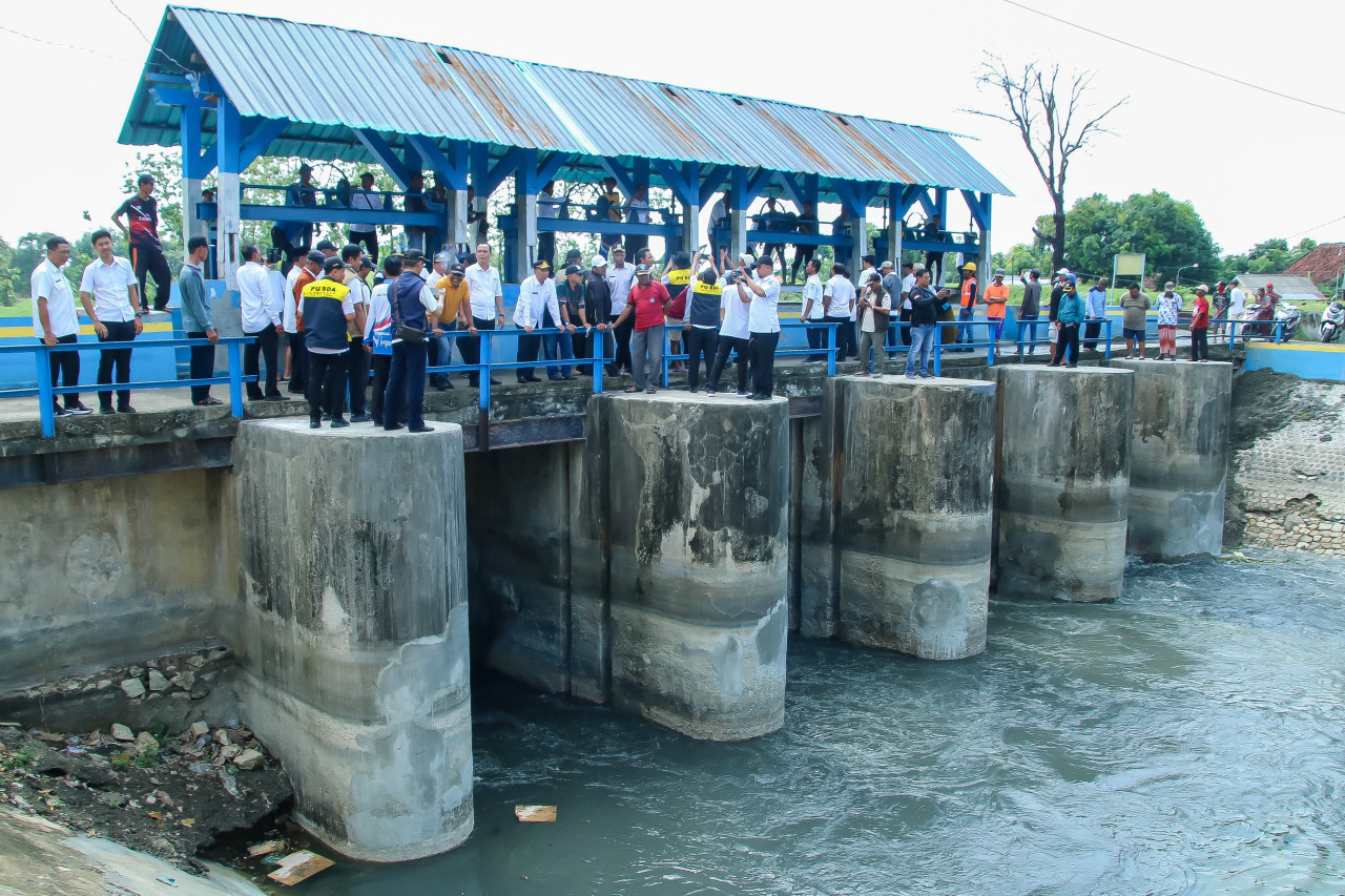 Pintu Air Kuro Lamongan Dibuka untuk Penuhi Kebutuhan Petambak